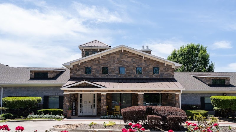 Exterior of Heritage Oaks Assisted Living And Memory Care in Conroe, TX