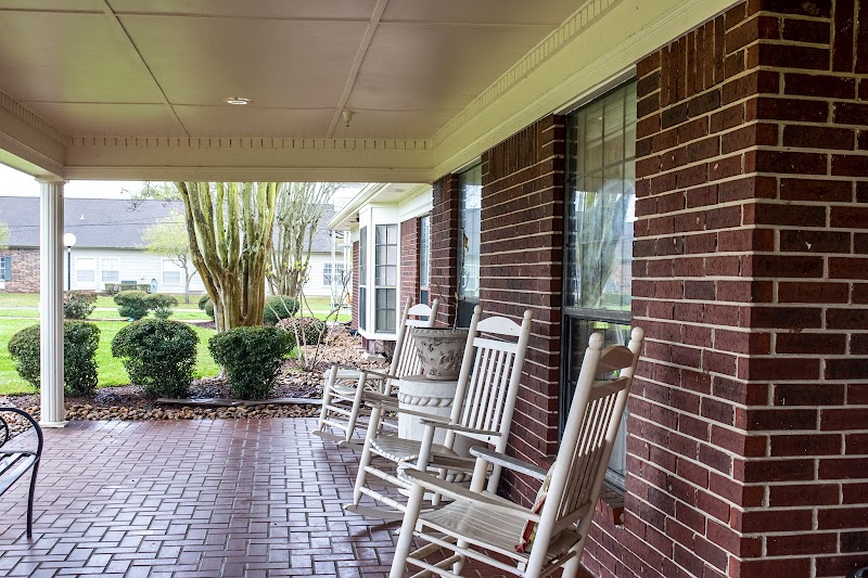 Exterior of Oak Village Healthcare in Lake Jackson, TX