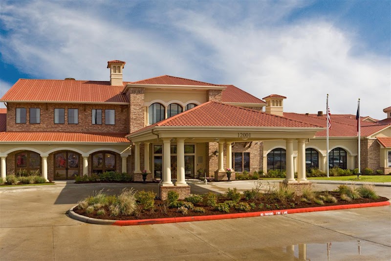 Exterior of The Colonnades at Reflection Bay in Pearland, TX
