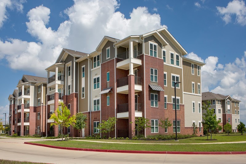 Exterior of The Delaney at Parkway Lakes in Richmond, TX